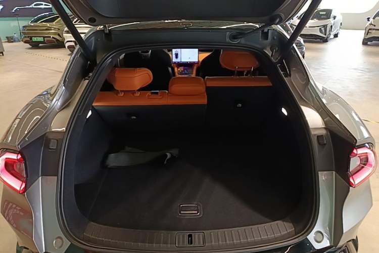 Used Xiaomi Auto YU7 2025 Ultra-Long Range High-Performance All-Wheel-Drive Max Edition Trunk