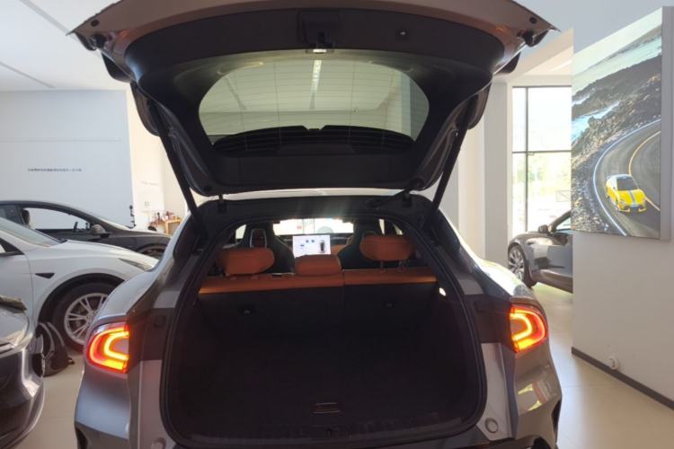 Used Xiaomi Auto YU7 2025 Ultra-Long Range High-Performance All-Wheel-Drive Max Edition Trunk