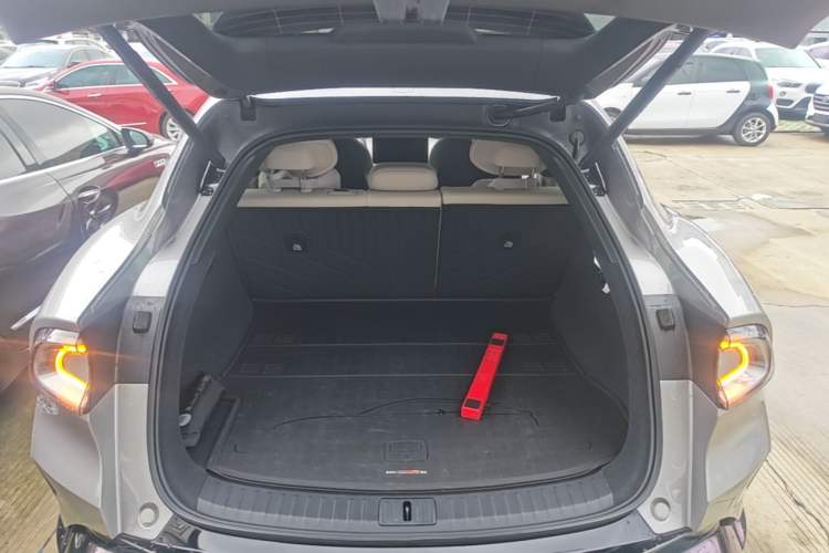 Used Xiaomi Auto YU7 2025 Ultra-Long Range High-Performance All-Wheel-Drive Max Edition Trunk