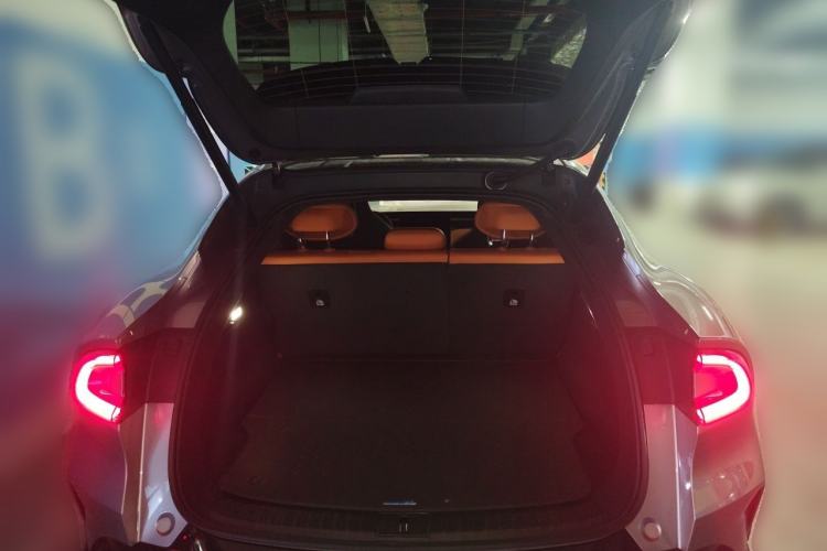 Used Xiaomi Auto YU7 2025 Ultra-Long Range High-Performance All-Wheel-Drive Max Edition Trunk