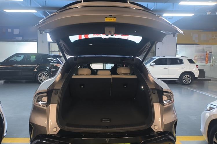 Used Xiaomi Auto YU7 2025 Ultra-Long Range High-Performance All-Wheel-Drive Max Edition Trunk
