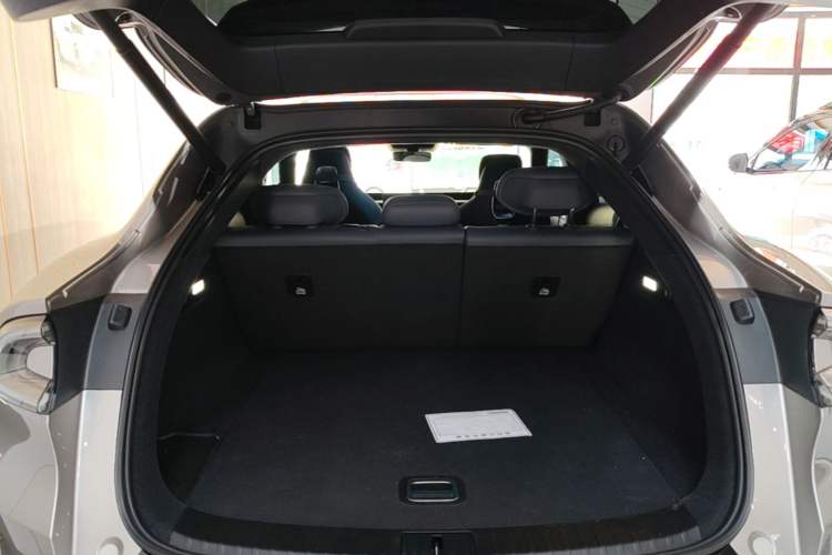 Used Xiaomi Auto YU7 2025 Ultra-Long Range High-Performance All-Wheel-Drive Max Edition Trunk