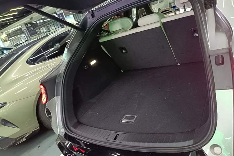 Used Xiaomi Auto YU7 2025 Ultra-Long Range Rear-Wheel Drive Version Trunk