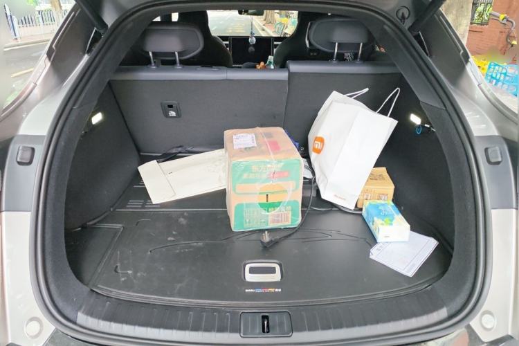 Used Xiaomi Auto YU7 2025 Ultra-Long Range High-Performance All-Wheel-Drive Max Edition Trunk