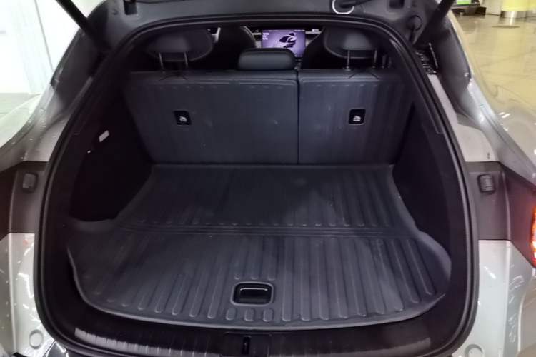 Used Xiaomi Auto YU7 2025 Ultra-Long Range Rear-Wheel Drive Version Trunk