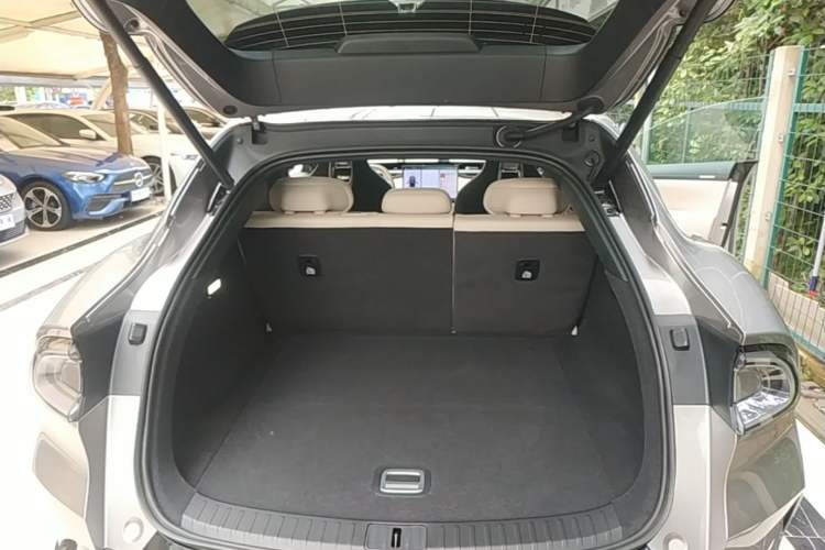 Used Xiaomi Auto YU7 2025 Ultra-Long Range Rear-Wheel Drive Version Trunk