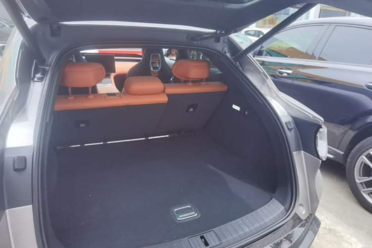 Used Xiaomi Auto YU7 2025 Ultra-Long Range High-Performance All-Wheel-Drive Max Edition Trunk