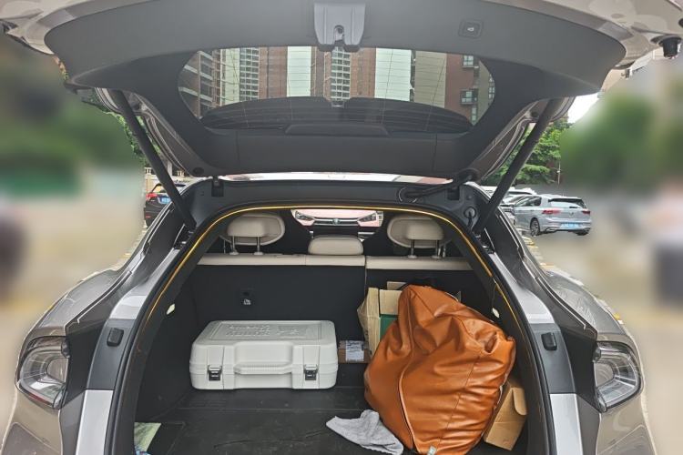 Used Xiaomi Auto YU7 2025 Ultra-Long Range High-Performance All-Wheel-Drive Max Edition Trunk