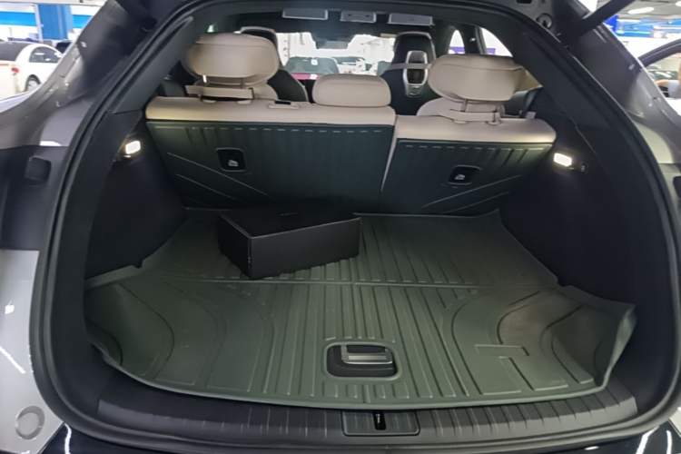 Used Xiaomi Auto YU7 2025 Ultra-Long Range High-Performance All-Wheel-Drive Max Edition Trunk