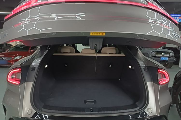Used Xiaomi Auto YU7 2025 Ultra-Long Range High-Performance All-Wheel-Drive Max Edition Trunk