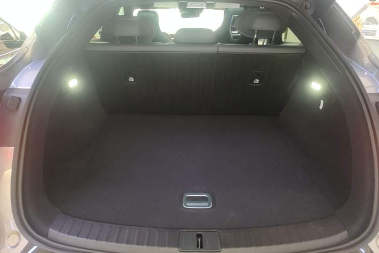 Used Xiaomi Auto YU7 2025 Ultra-Long Range High-Performance All-Wheel-Drive Max Edition Trunk
