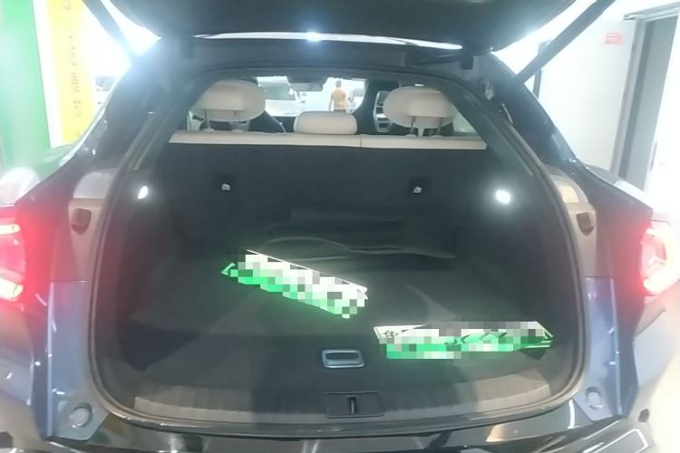 Used Xiaomi Auto YU7 2025 Ultra-Long Range High-Performance All-Wheel-Drive Max Edition Trunk