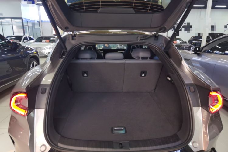Used Xiaomi Auto YU7 2025 Ultra-Long Range High-Performance All-Wheel-Drive Max Edition Trunk
