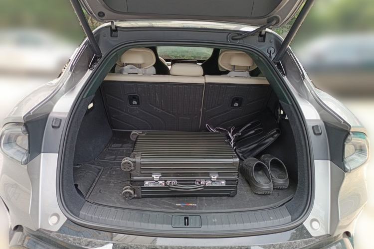 Used Xiaomi Auto YU7 2025 Ultra-Long Range High-Performance All-Wheel-Drive Max Edition Trunk