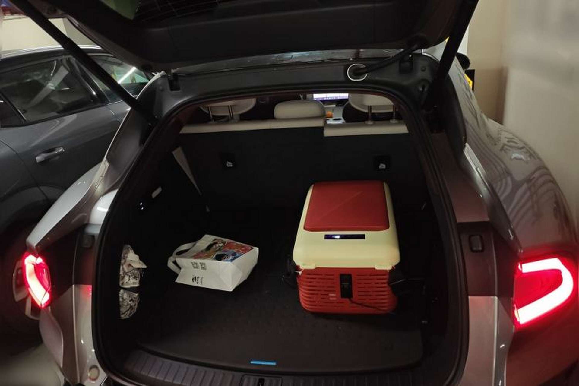 Used Xiaomi Auto YU7 2025 Ultra-Long Range High-Performance All-Wheel-Drive Max Edition Trunk