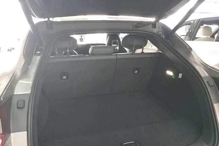 Used Xiaomi Auto YU7 2025 Ultra-Long Range High-Performance All-Wheel-Drive Max Edition Trunk