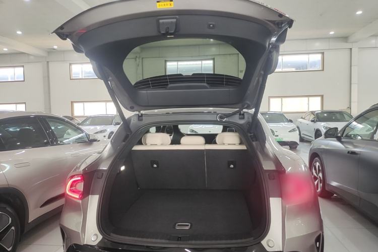 Used Xiaomi Auto YU7 2025 Ultra-Long Range High-Performance All-Wheel-Drive Max Edition Trunk