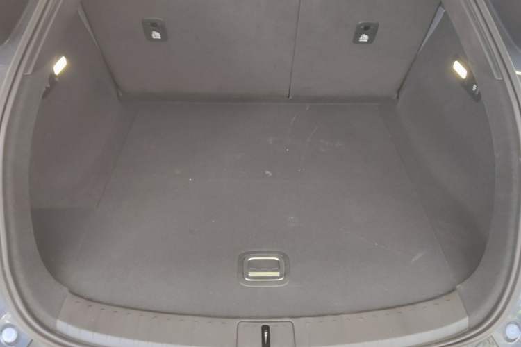 Used Xiaomi Auto YU7 2025 Ultra-Long Range High-Performance All-Wheel-Drive Max Edition Trunk