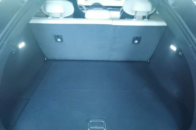 Used Xiaomi Auto YU7 2025 Ultra-Long Range High-Performance All-Wheel-Drive Max Edition Trunk