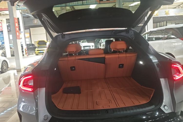 Used Xiaomi Auto YU7 2025 Ultra-Long Range High-Performance All-Wheel-Drive Max Edition Trunk