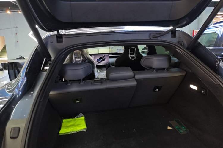 Used Xiaomi Auto YU7 2025 Ultra-Long Range High-Performance All-Wheel-Drive Max Edition Trunk