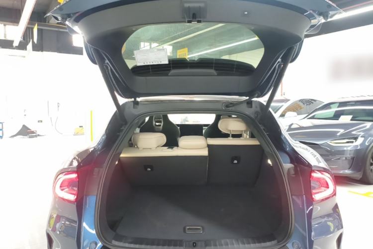 Used Xiaomi Auto YU7 2025 Ultra-Long Range High-Performance All-Wheel-Drive Max Edition Trunk