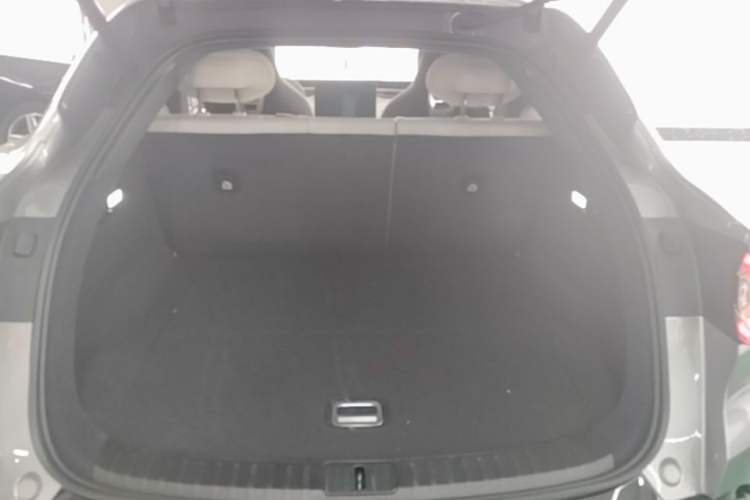 Used Xiaomi Auto YU7 2025 Ultra-Long Range High-Performance All-Wheel-Drive Max Edition Trunk