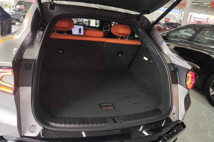 Used Xiaomi Auto YU7 2025 Ultra-Long Range High-Performance All-Wheel-Drive Max Edition Trunk