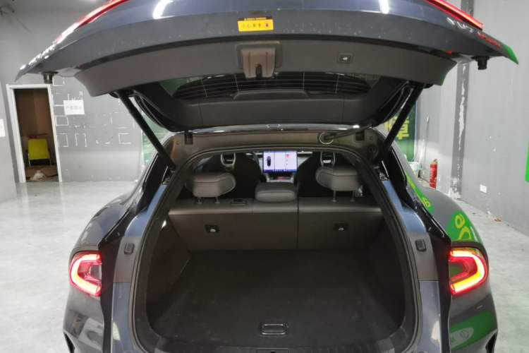 Used Xiaomi Auto YU7 2025 Ultra-Long Range High-Performance All-Wheel-Drive Max Edition Trunk