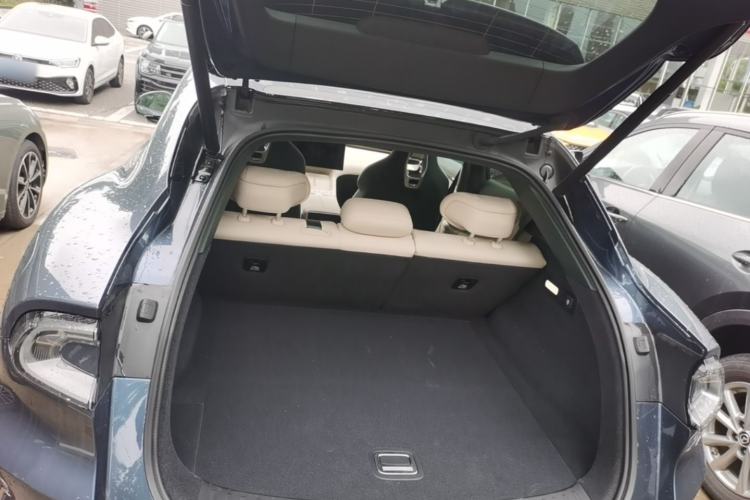 Used Xiaomi Auto YU7 2025 Ultra-Long Range High-Performance All-Wheel-Drive Max Edition Trunk