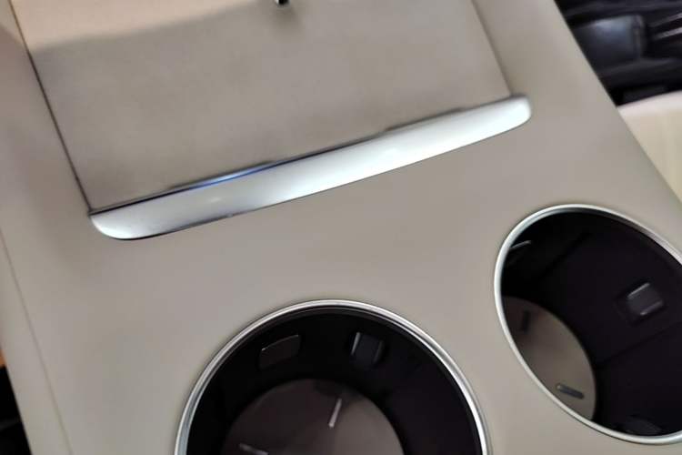 Used Xiaomi Auto YU7 2025 Ultra-Long Range High-Performance All-Wheel-Drive Max Edition Vehicle Key