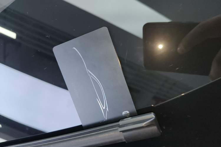 Used Xiaomi Auto YU7 2025 Ultra-Long Range High-Performance All-Wheel-Drive Max Edition Vehicle Key