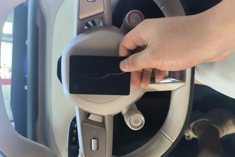 Used Xiaomi Auto YU7 2025 Ultra-Long Range High-Performance All-Wheel-Drive Max Edition Vehicle Key