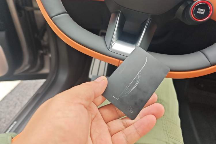 Used Xiaomi Auto YU7 2025 Ultra-Long Range High-Performance All-Wheel-Drive Max Edition Vehicle Key