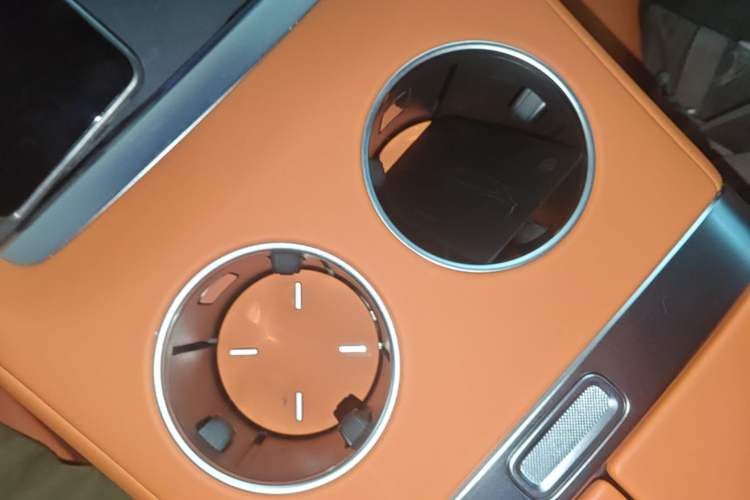 Used Xiaomi Auto YU7 2025 Ultra-Long Range High-Performance All-Wheel-Drive Max Edition Vehicle Key
