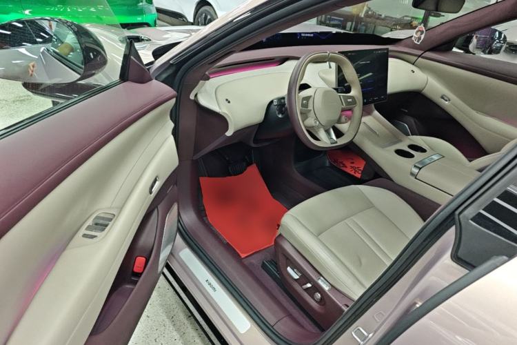Used Xiaomi Auto YU7 2025 Ultra-Long Range High-Performance All-Wheel-Drive Max Edition Driver Seat
