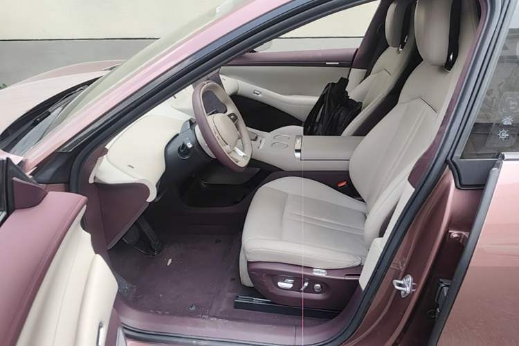 Used Xiaomi Auto YU7 2025 Ultra-Long Range High-Performance All-Wheel-Drive Max Edition Driver Seat
