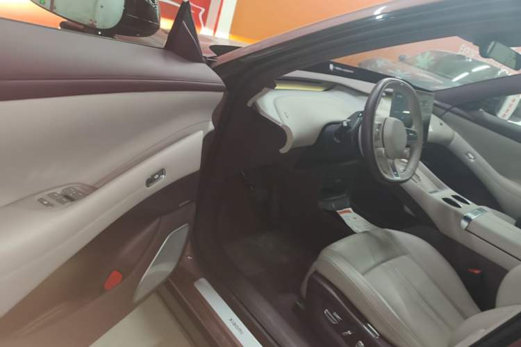 Used Xiaomi Auto YU7 2025 Ultra-Long Range High-Performance All-Wheel-Drive Max Edition Driver Seat