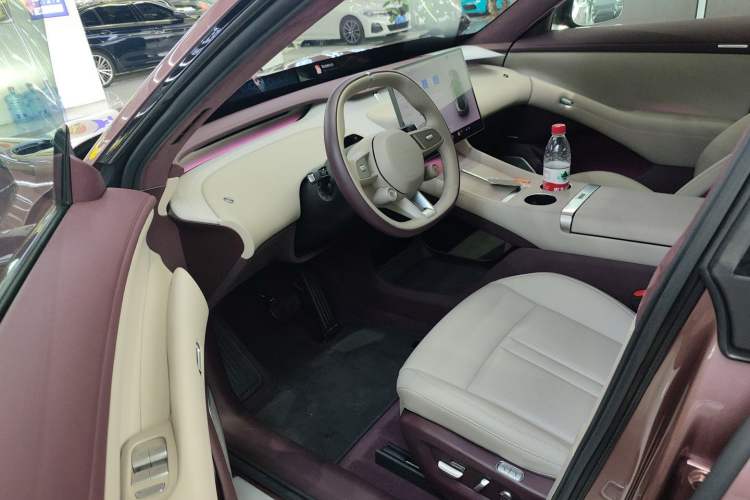 Used Xiaomi Auto YU7 2025 Ultra-Long Range High-Performance All-Wheel-Drive Max Edition Driver Seat