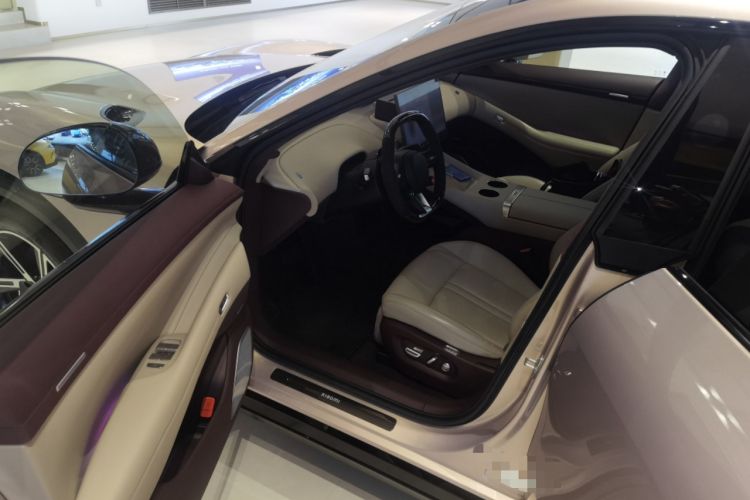 Used Xiaomi Auto YU7 2025 Ultra-Long Range High-Performance All-Wheel-Drive Max Edition Driver Seat