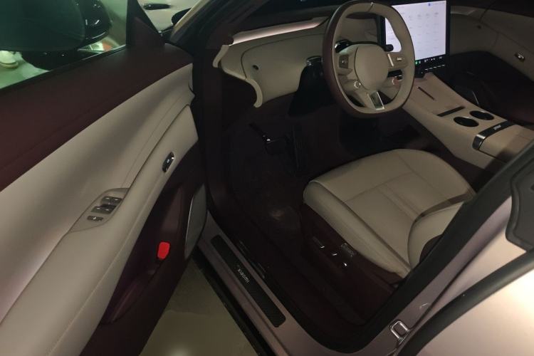 Used Xiaomi Auto YU7 2025 Ultra-Long Range High-Performance All-Wheel-Drive Max Edition Driver Seat