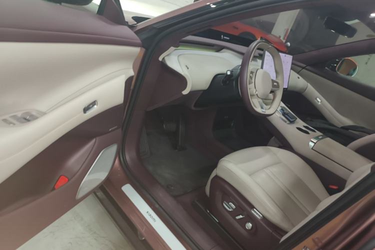 Used Xiaomi Auto YU7 2025 Ultra-Long Range High-Performance All-Wheel-Drive Max Edition Driver Seat