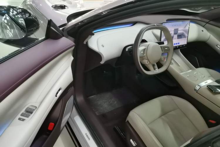 Used Xiaomi Auto YU7 2025 Ultra-Long Range High-Performance All-Wheel-Drive Max Edition Driver Seat