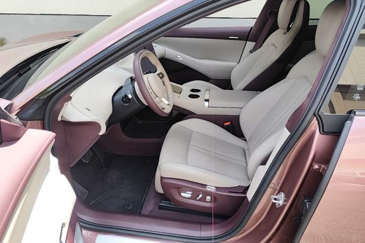 Used Xiaomi Auto YU7 2025 Ultra-Long Range High-Performance All-Wheel-Drive Max Edition Driver Seat