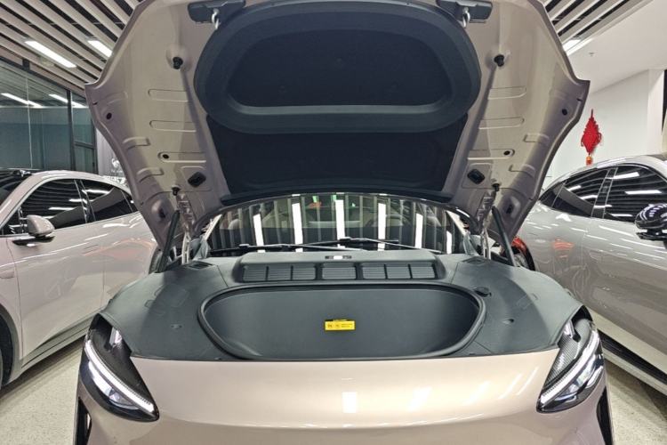 Used Xiaomi Auto YU7 2025 Ultra-Long Range High-Performance All-Wheel-Drive Max Edition Engine Bay