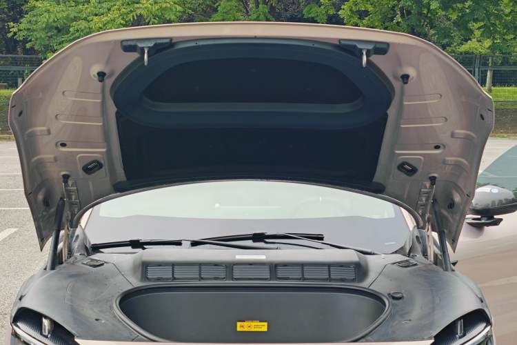 Used Xiaomi Auto YU7 2025 Ultra-Long Range High-Performance All-Wheel-Drive Max Edition Engine Bay
