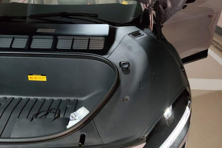 Used Xiaomi Auto YU7 2025 Ultra-Long Range All-Wheel Drive Pro Version Engine Bay Left