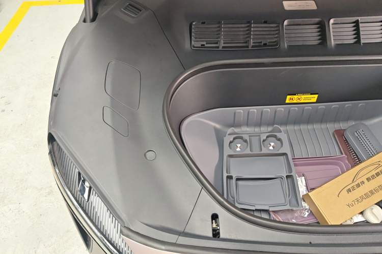 Used Xiaomi Auto YU7 2025 Ultra-Long Range High-Performance All-Wheel-Drive Max Edition Engine Bay Right