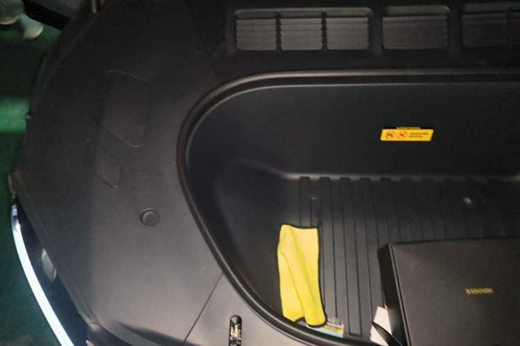 Used Xiaomi Auto YU7 2025 Ultra-Long Range Rear-Wheel Drive Version Engine Bay Right