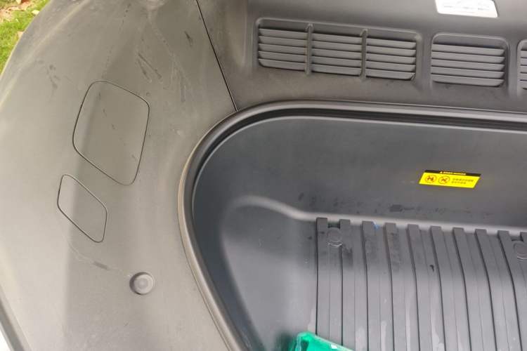 Used Xiaomi Auto YU7 2025 Ultra-Long Range High-Performance All-Wheel-Drive Max Edition Engine Bay Right